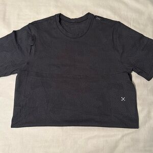 Men Lululemon workout shirt